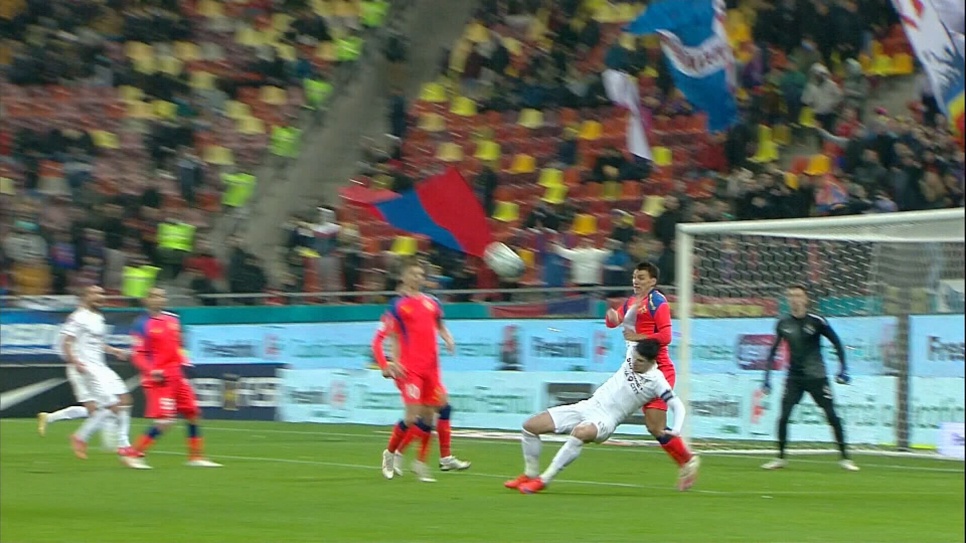 Cum a primit penalty Rapidul în finalul primei reprize a meciului cu FCSB + verdictul unui fost arbitru internațional