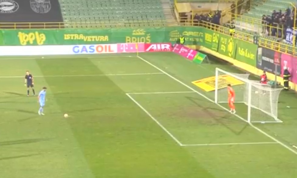 Un fotbalist important, eliminat din cauza modului în care a executat penalty-ul