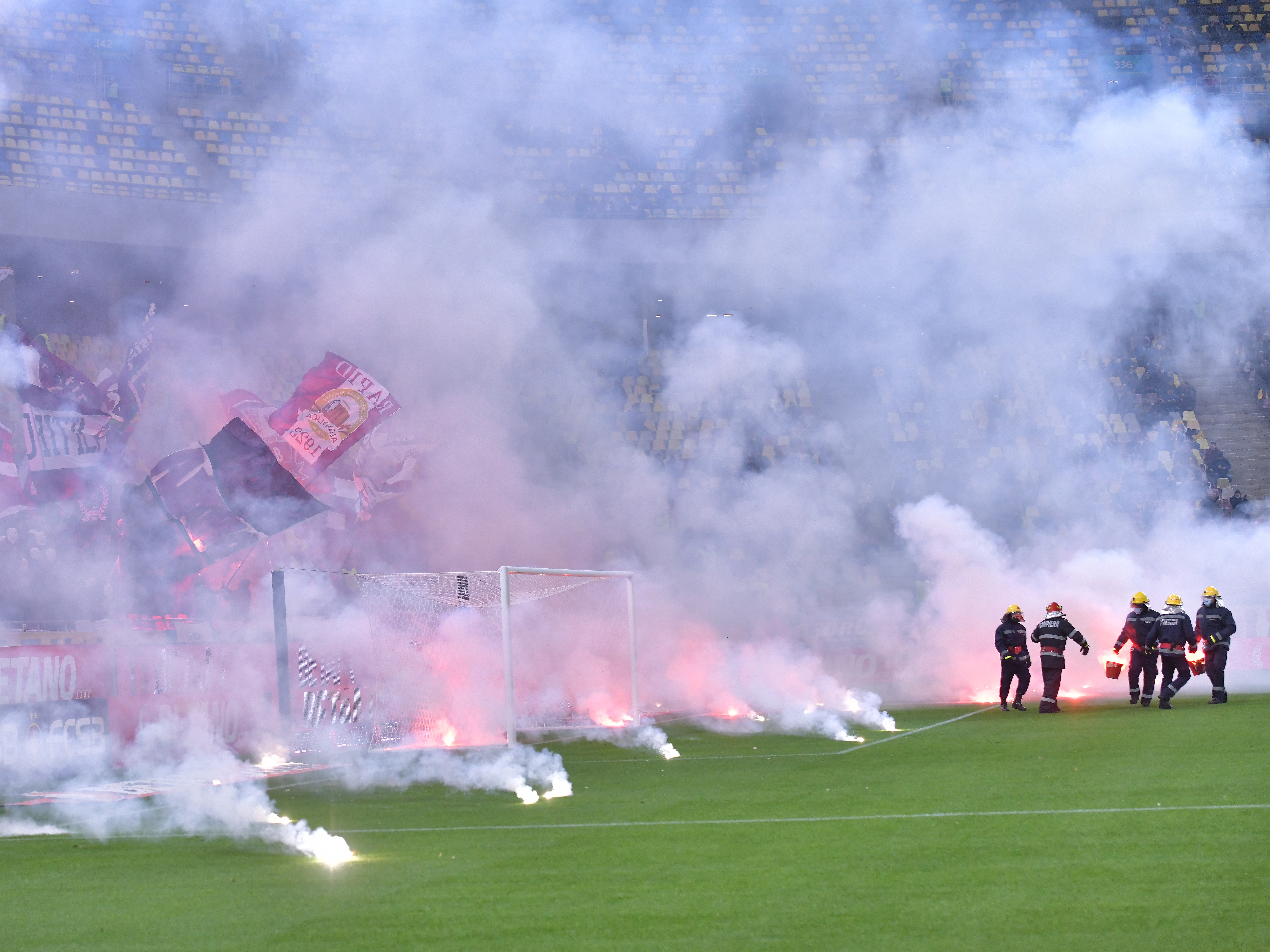 Clubul Rapid, amendat drastic pentru incidentele de la meciurile cu FC Argeș și FCSB