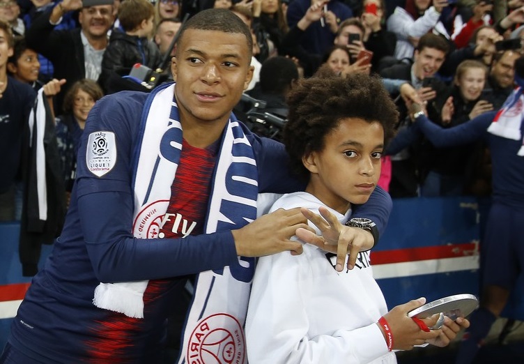 Fratele lui Mbappe îi calcă pe urme! La 14 ani, Ethan e prea bun pentru categoria sa de vârstă. De ce are 10 pe spate