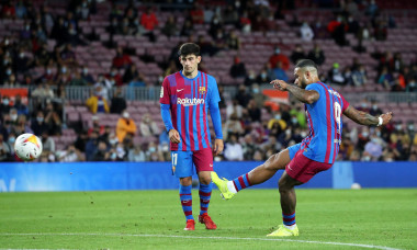 Yusuf Demir și Memphis Depay, într-un meci FC Barcelona - Granada / Foto: Profimedia