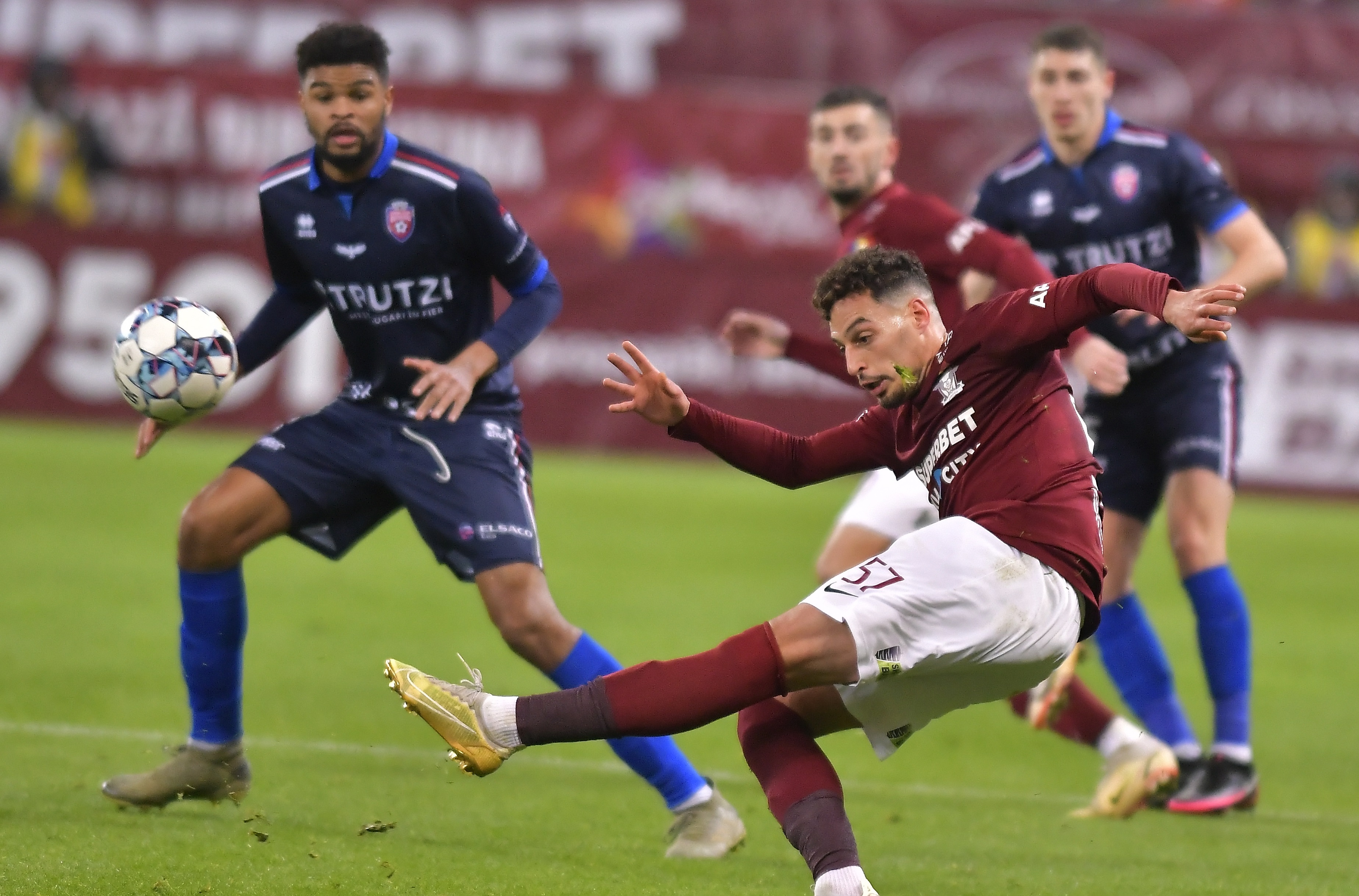 OFICIAL | Rapid s-a despărțit de doi jucători: ”Mulțumim, băieți!”