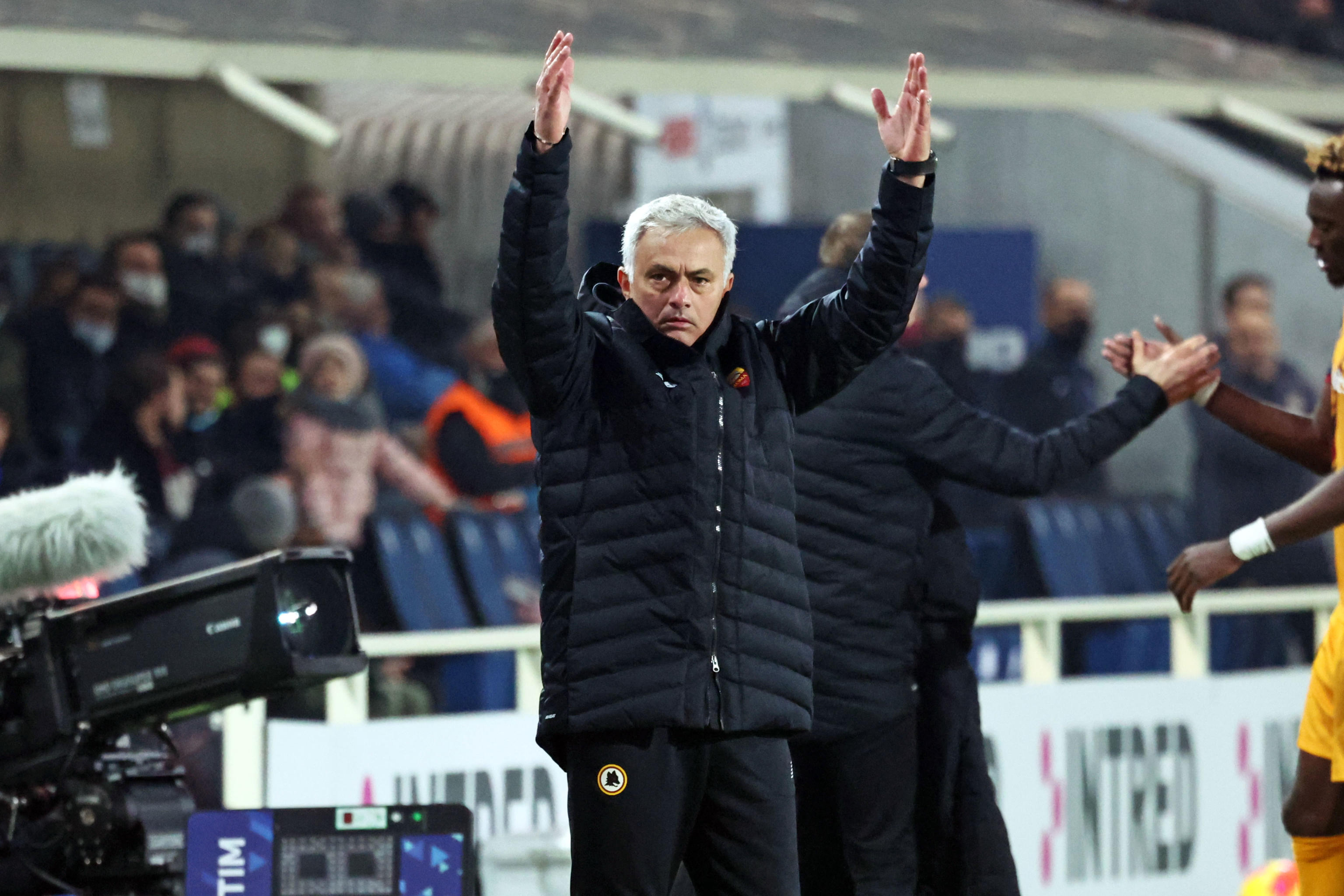 Jose Mourinho și-ar putea pierde un jucător de top vara viitoare. Decizia luată de conducerea lui AS Roma