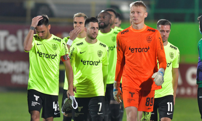 Otto Hindrich, alături de coechipierii de la CFR Cluj, înaintea unui meci cu Rapid / Foto: Sport Pictures