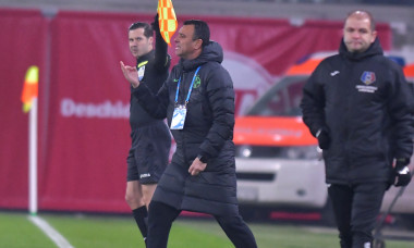 Toni Petrea, în timpul meciului Sepsi - FCSB / Foto: Sport Pictures