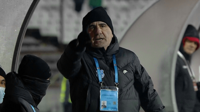 Hagi, deranjat de un cameraman la meciul Dinamo - Farul: Hai, mă, nu mă filma