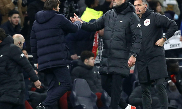 London, England, 19th December 2021. Antonio Conte, Manager of Tottenham Hotspur and Jurgen Klopp, Manager of Liverpool shake hands after the Premier League match at the Tottenham Hotspur Stadium, London. Picture credit should read: Paul Terry / Sportimag