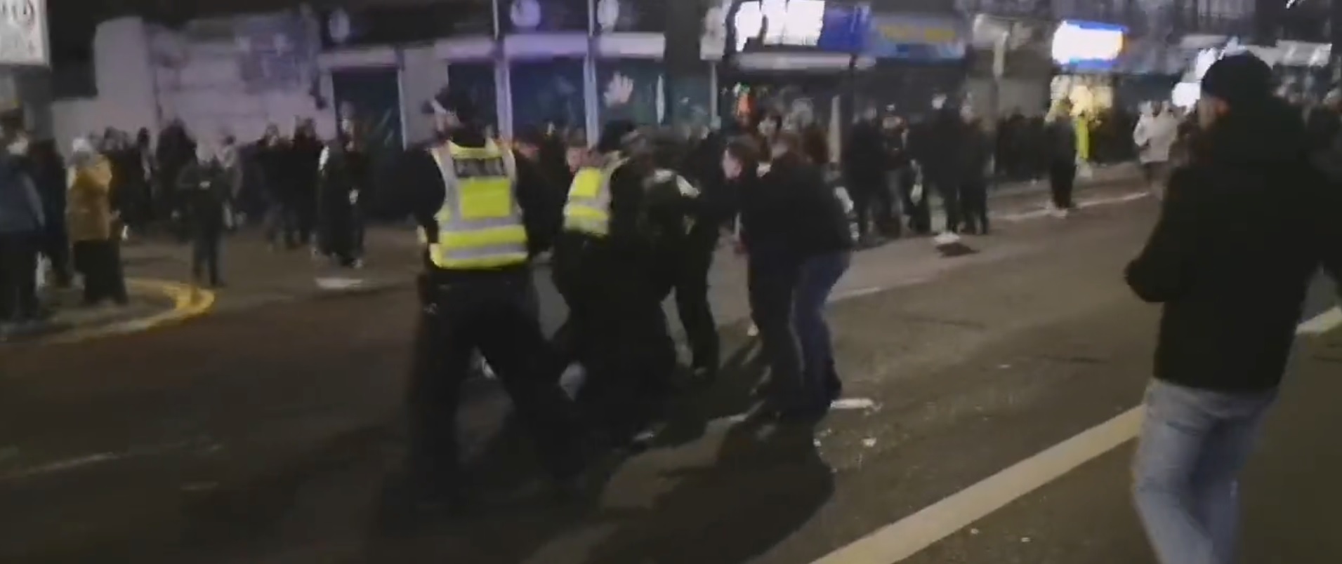 Ciocniri violente între fanii lui Tottenham și West Ham, cu ocazia partidei din Cupa Ligii Angliei