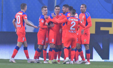 Bucurie a fotbalistilor stelisti dupa un gol marcat cu Darius Dumitru Olaru, Adrian Gheorghe Sut, Iulian Lucian Cristea