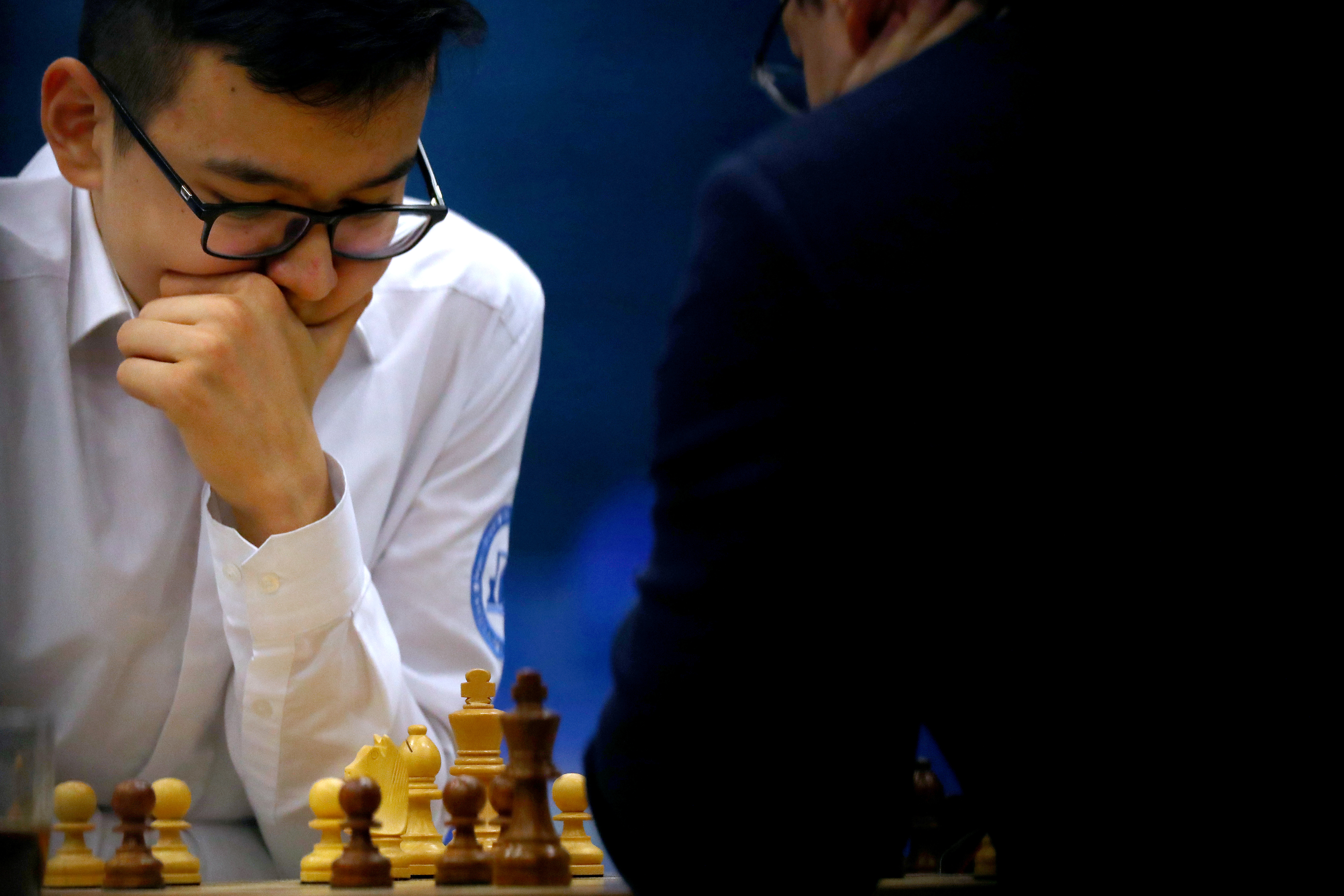 Un uzbek de 17 ani este noul campion mondial la șah rapid, după ce l-a detronat pe marele maestru Magnus Carlsen