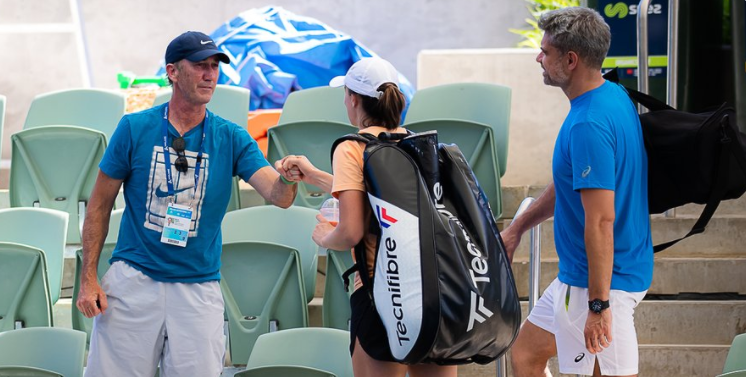 Darren Cahill, surprins la antrenamentul campioanei de la Roland Garros din 2020