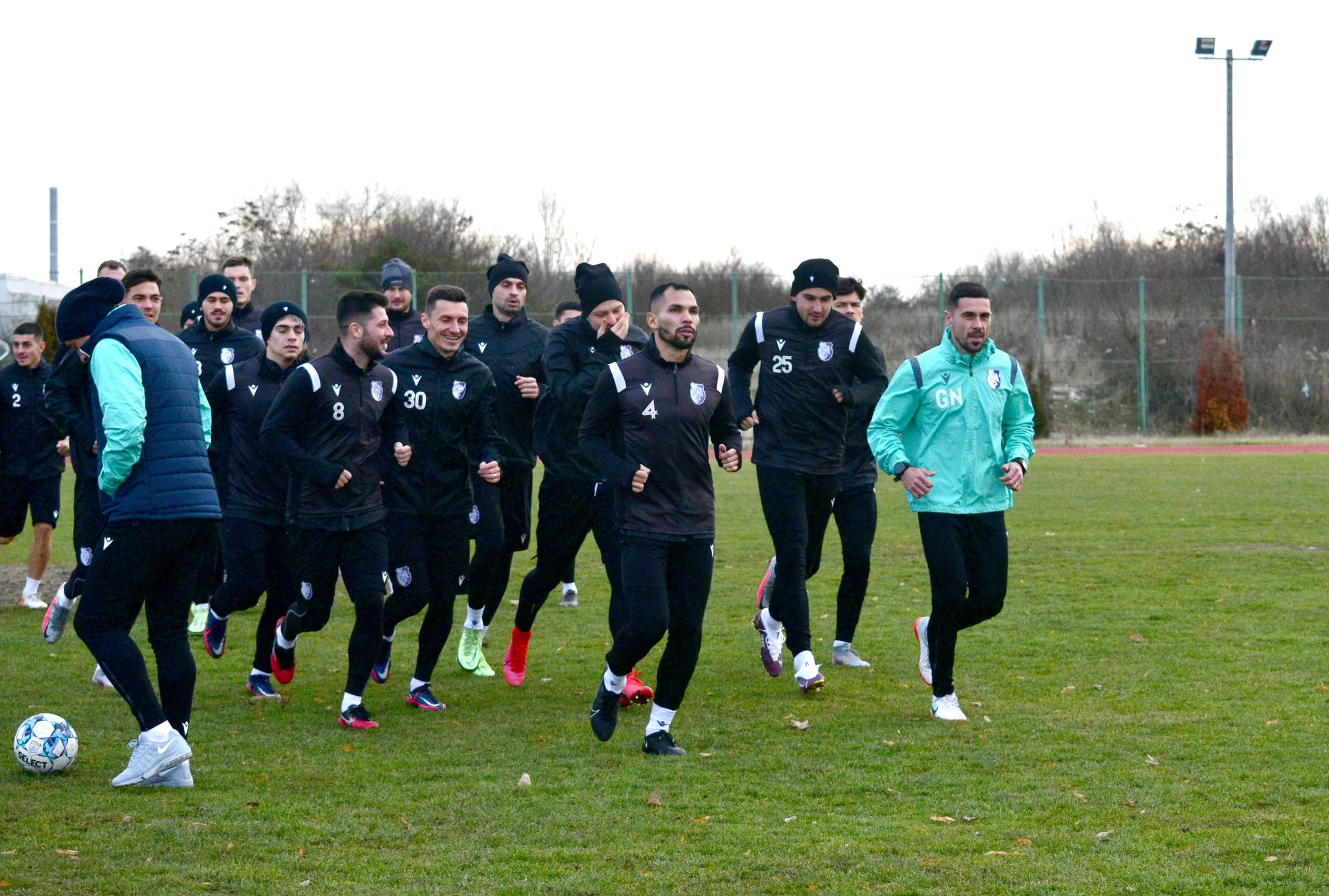 FC Argeș, reunire cu 19 jucători. 9 fotbaliști au fost învoiţi