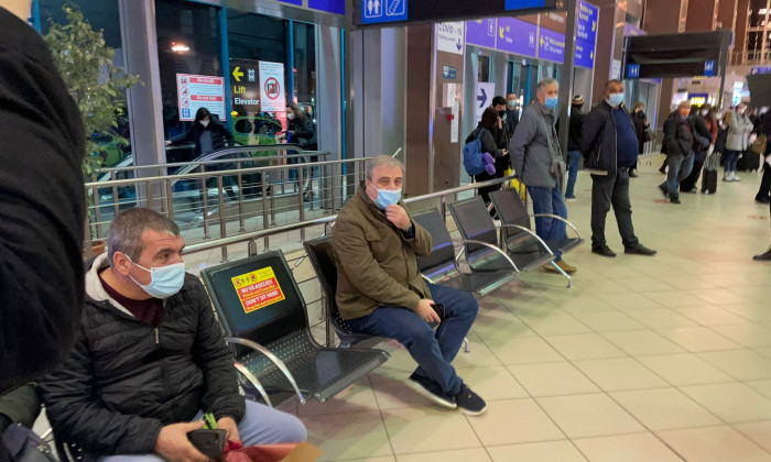 Mihai Stoichiță, la aeroport, în așteptarea lui Ladislau Boloni / Foto: Digi Sport