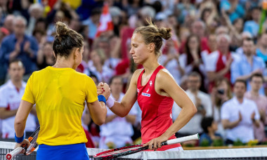 Simona Halep și Viktoria Golubic, după meciul direct de la FED Cup, din 2018 / Foto: Profimedia