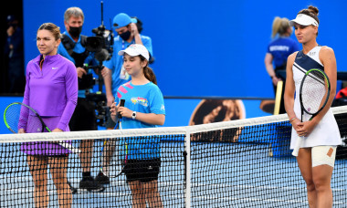 Simona Halep și Veronika Kudermetova, înaintea meciului direct de la Australian Open 2021 / Foto: Profimedia
