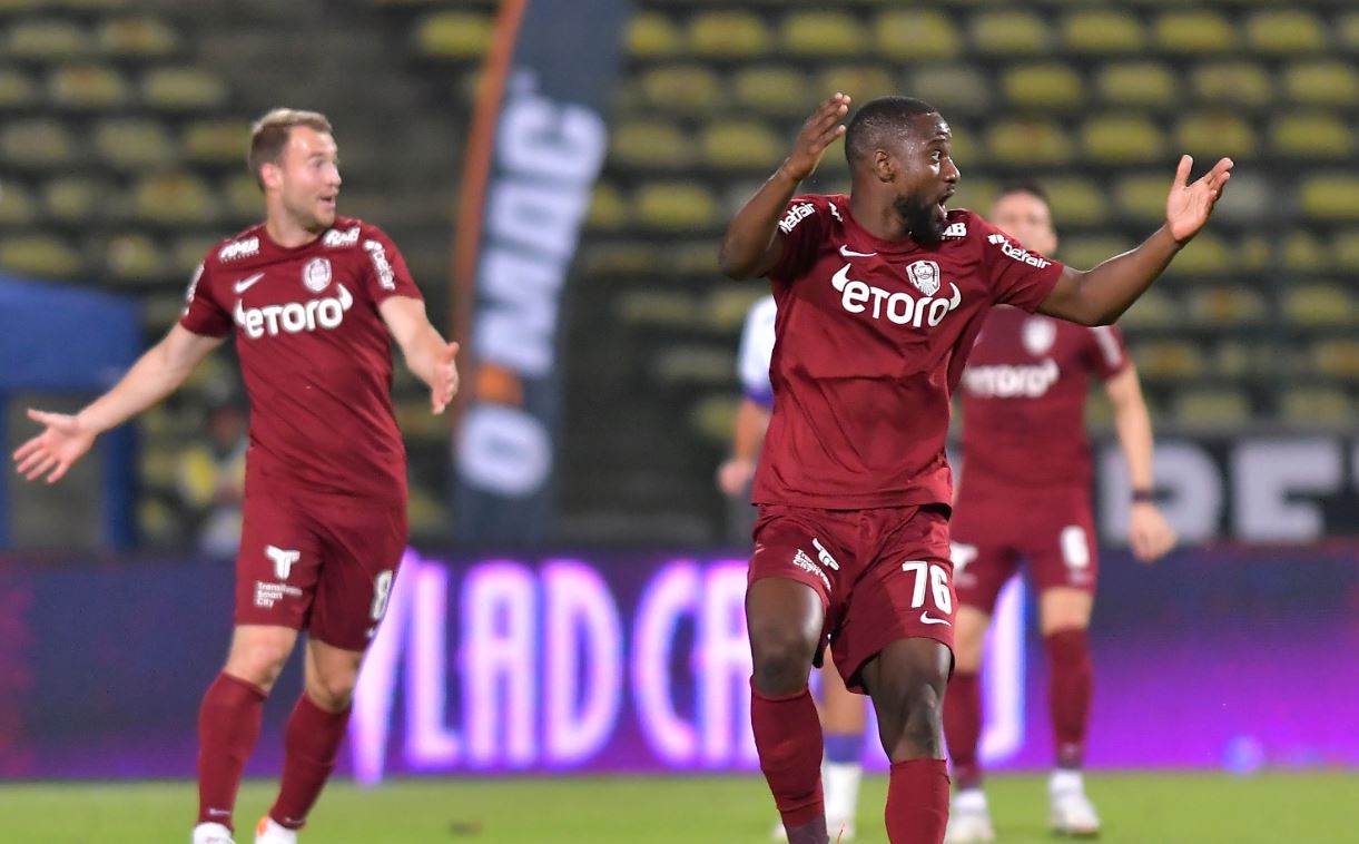 Nu a mai jucat din august la CFR Cluj, dar e titular incontestabil la echipa națională