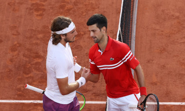 Novak Djokovic și Stefanos Tsitsipas, la Roland Garros 2021 / Foto: Getty Images