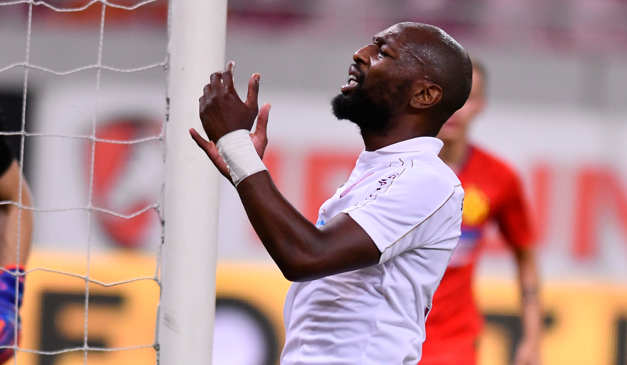 CFR Cluj încearcă să blocheze mutarea lui Mike Cestor la FCSB! Decizia luată de club