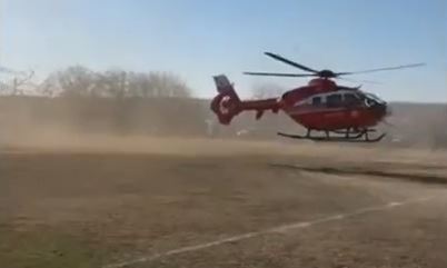Un elicopter a întrerupt un meci de fotbal din România, după ce a aterizat direct pe teren