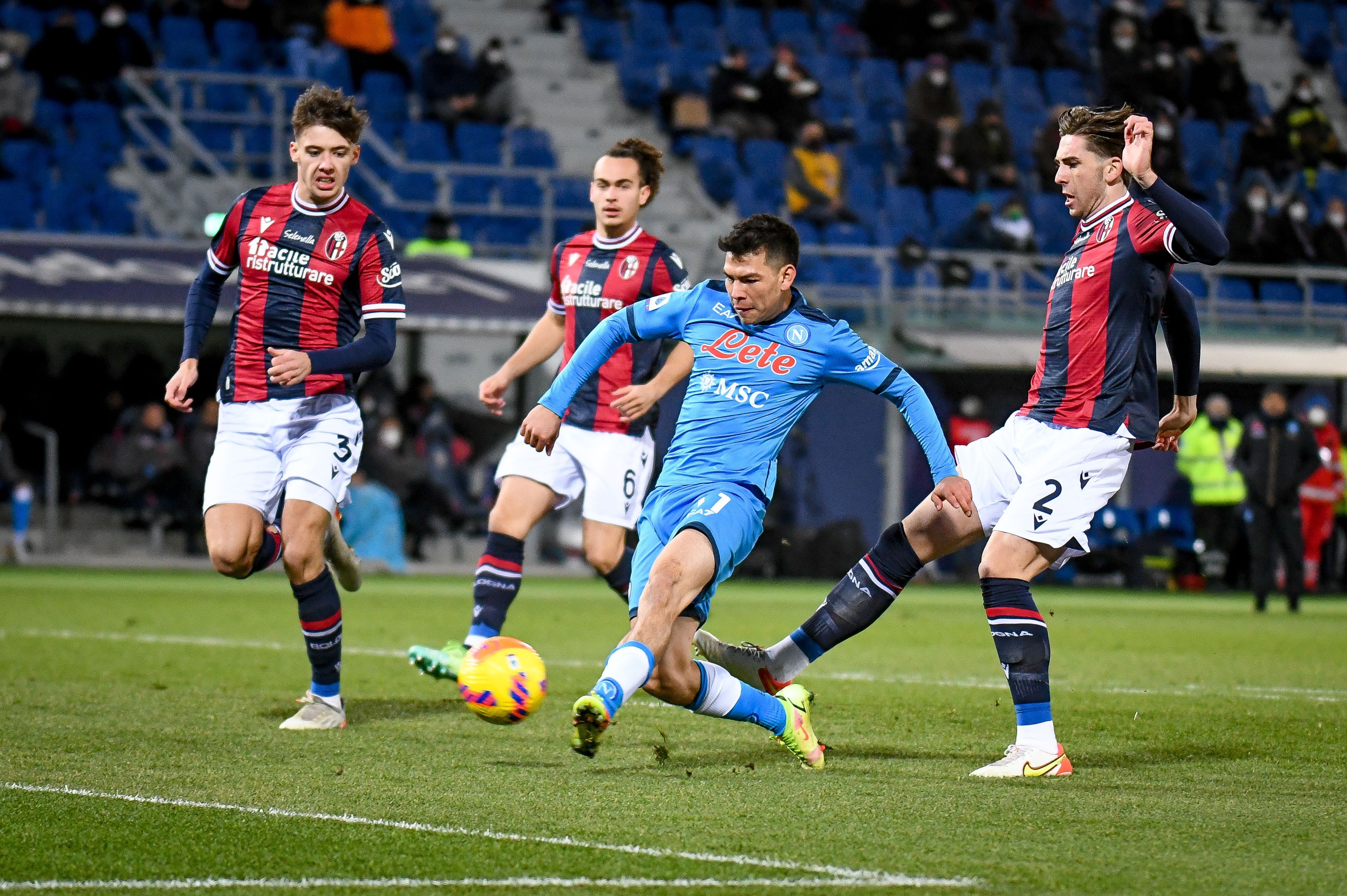 Bologna - Napoli 0-2. Mexicanul Hiring Lozano a semnat o dublă, iar oaspeții rămân pe podium în Serie A