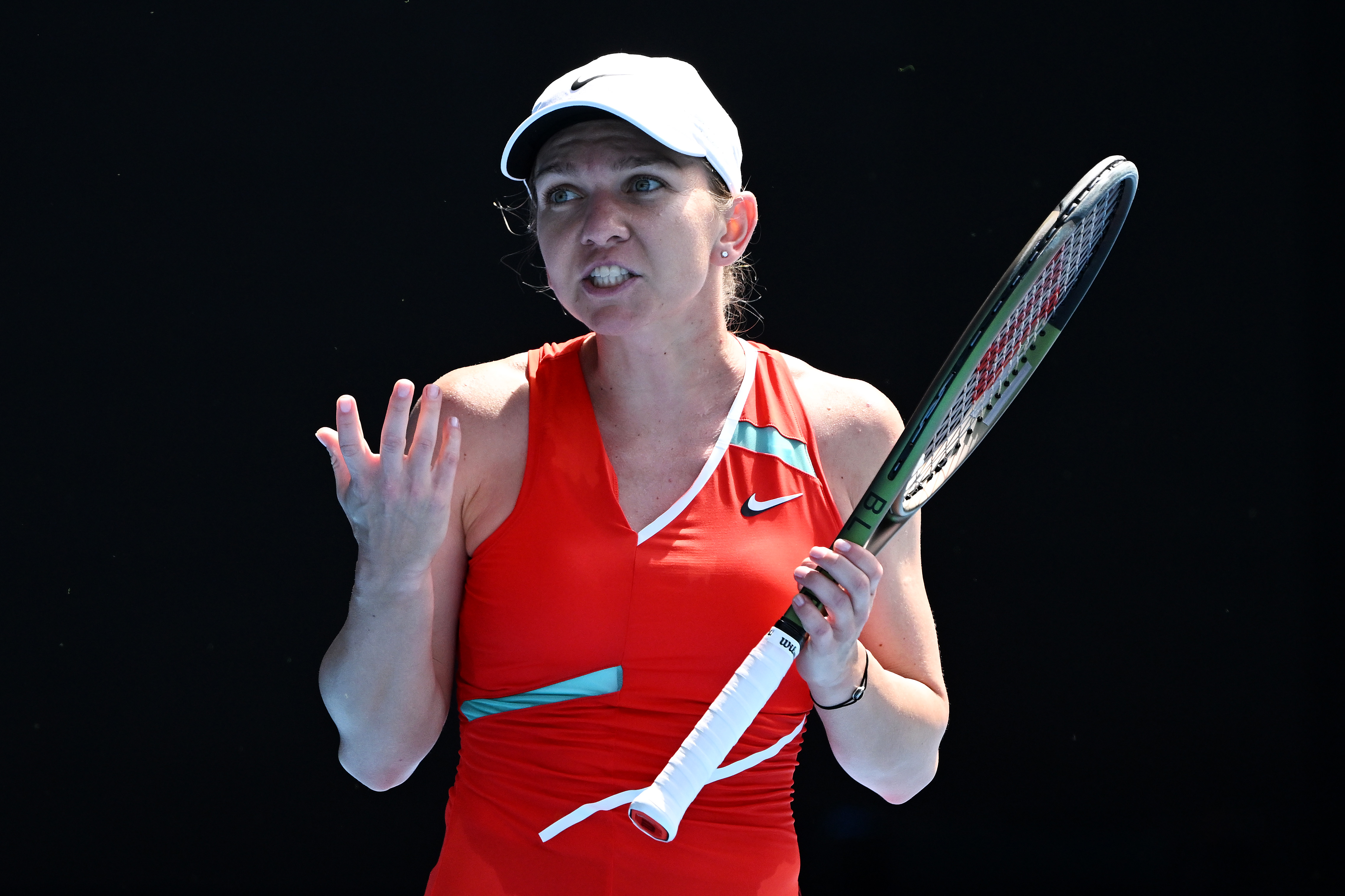 Până pe ce loc poate coborî Simona Halep în TOPUL WTA după Australian Open 2022 și reacția sportivei noastre