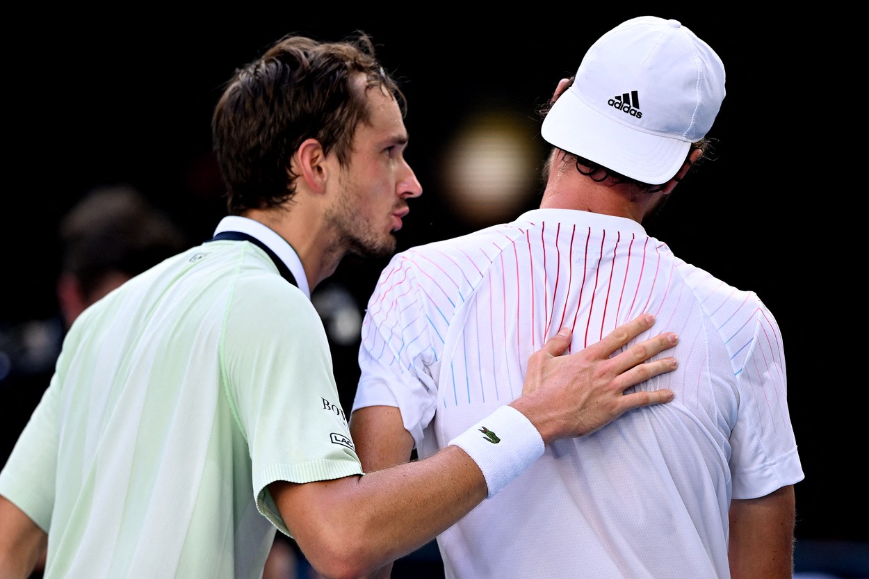 Daniil Medvedev a întrecut măsura în meciul din optimile Australian Open: ”M-a luat valul”. Ce a făcut rusul