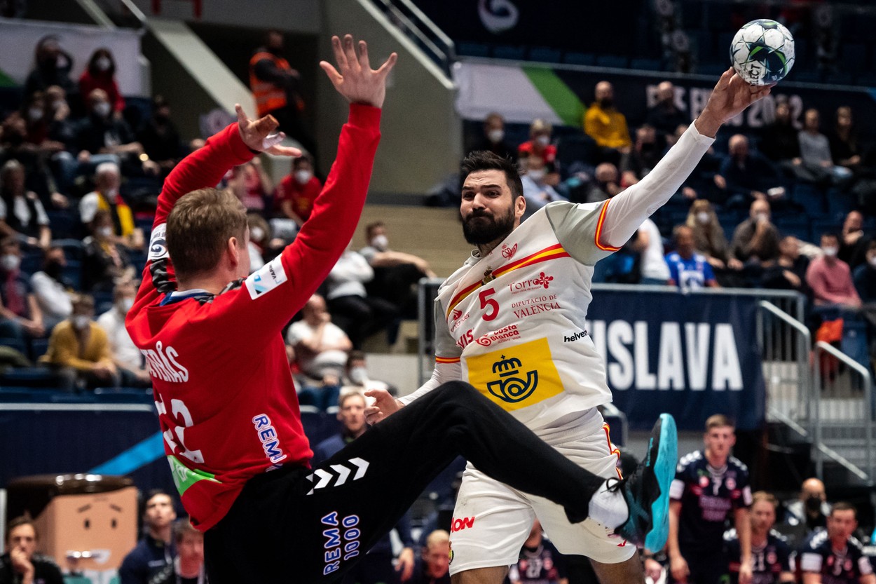 CE european de handbal masculin | Polonia - Spania 27-28. Urmează Germania - Rusia, 19:00, Digi Sport 2. Programul zilei