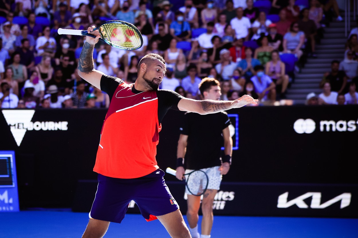 Nick Kyrgios și-a ieșit din minți la Australian Open, dar s-a calificat în finală la dublu