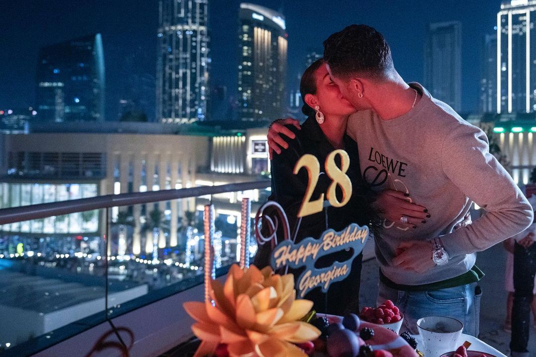Cum a reacționat Georgina Rodriguez după ce și-a văzut chipul pe cea mai înaltă clădire din lume, de ziua ei