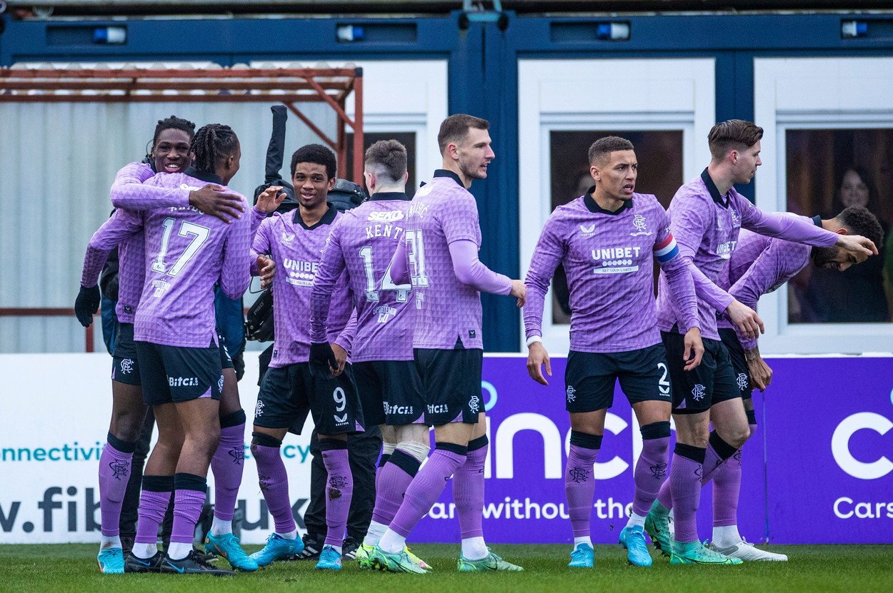 Înlocuitorul lui Ianis Hagi, debut cu gol în Ross County - Rangers 3-3