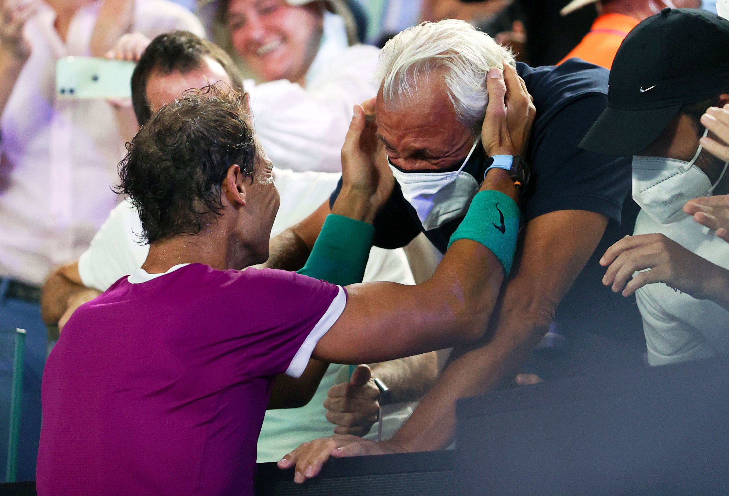 Bucurie de nedescris pentru Rafael Nadal și tatăl său. Imaginile surprinse după finala Australian Open