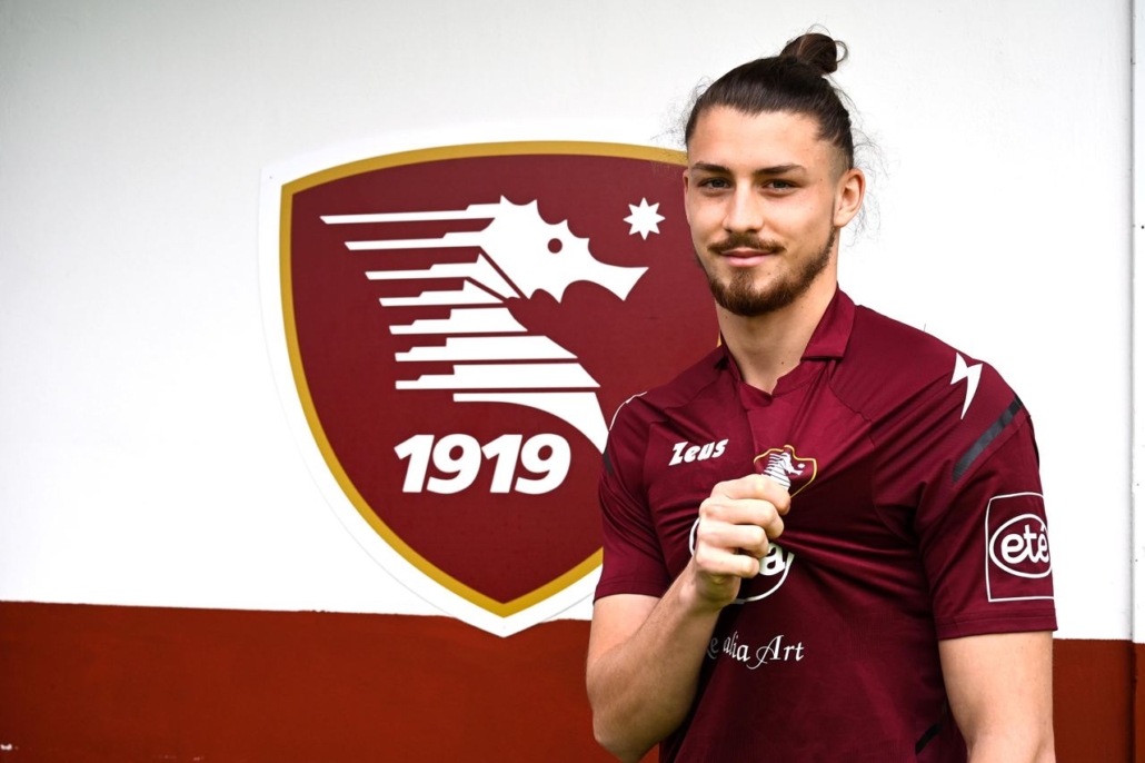 Radu Drăgușin a fost prezentat oficial la Salernitana! Ce colegi va avea fundașul român