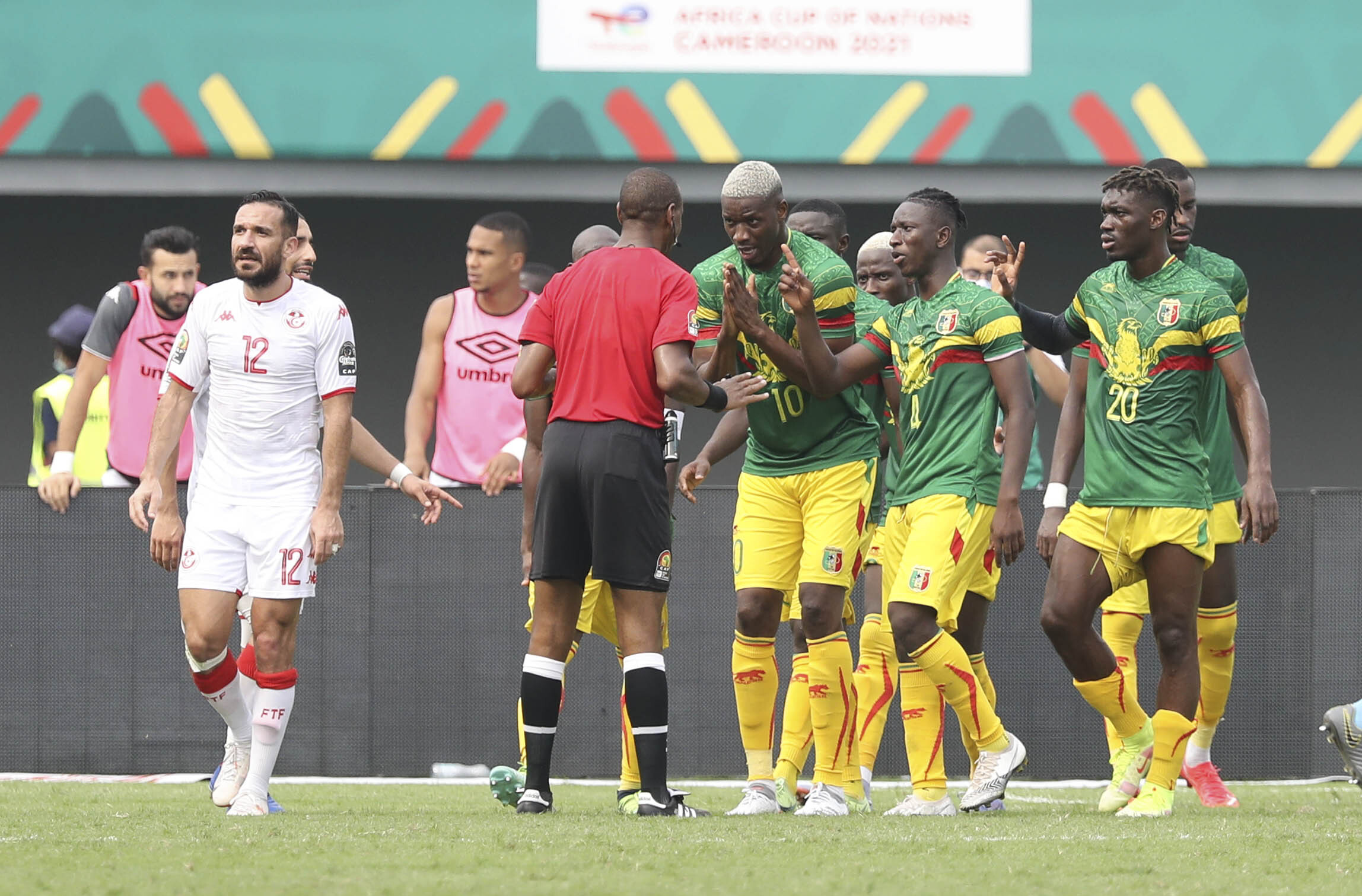 Arbitrul ”grăbit” de la Cupa Africii: ”O voce din capul meu mi-a spus să închei meciul!”