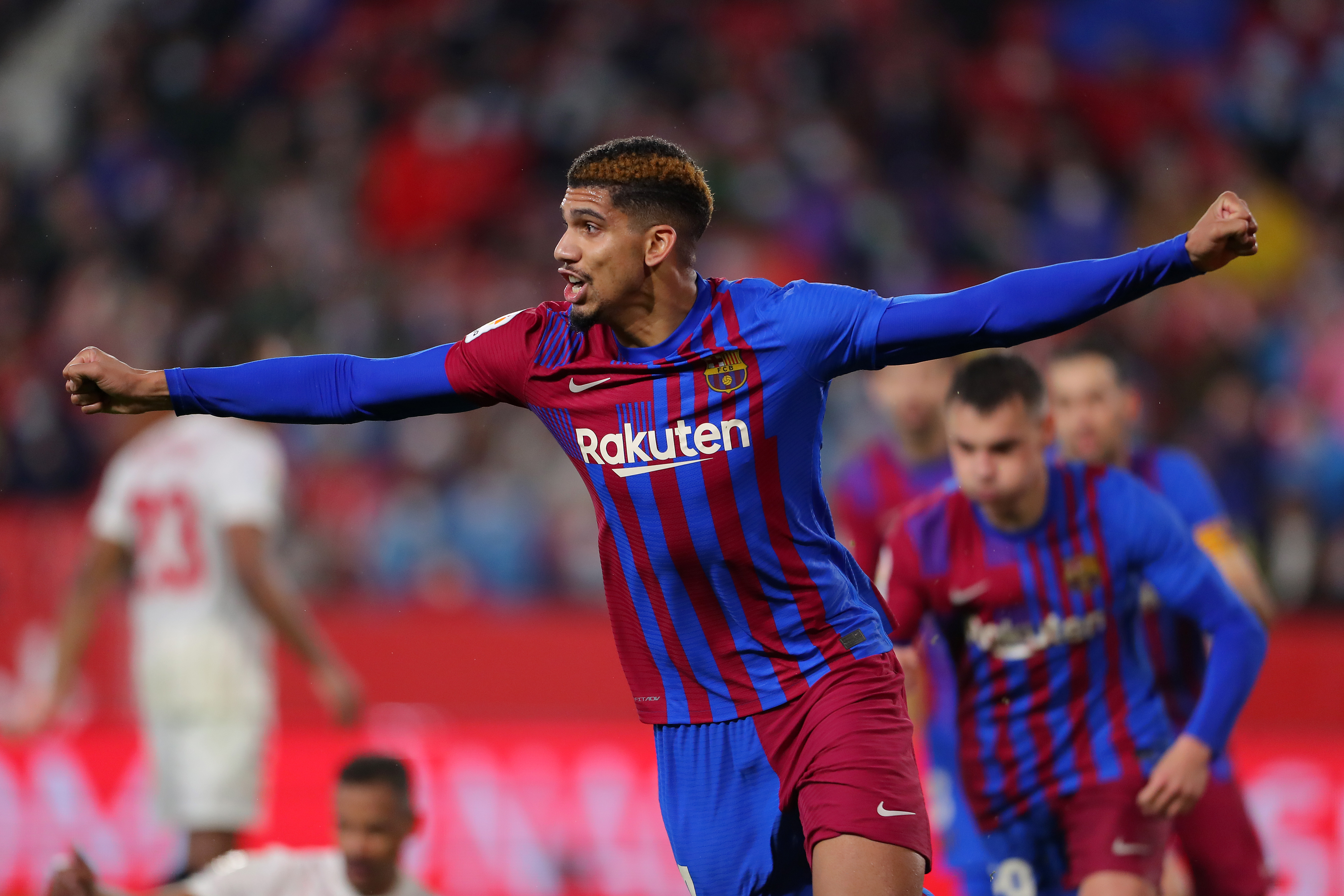Manchester United, ofertă "de proporții" pentru Ronald Araujo, de la Barcelona. Guardiola a intrat pe fir