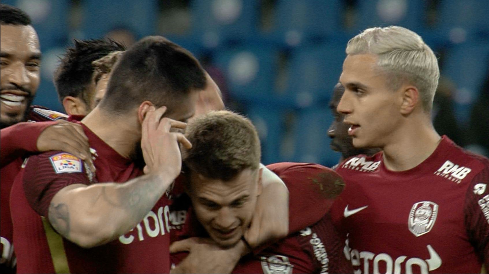 Universitatea Craiova - CFR Cluj 0-1, ACUM, pe Digi Sport 1. Final incendiar. Campioana e în 10 oameni