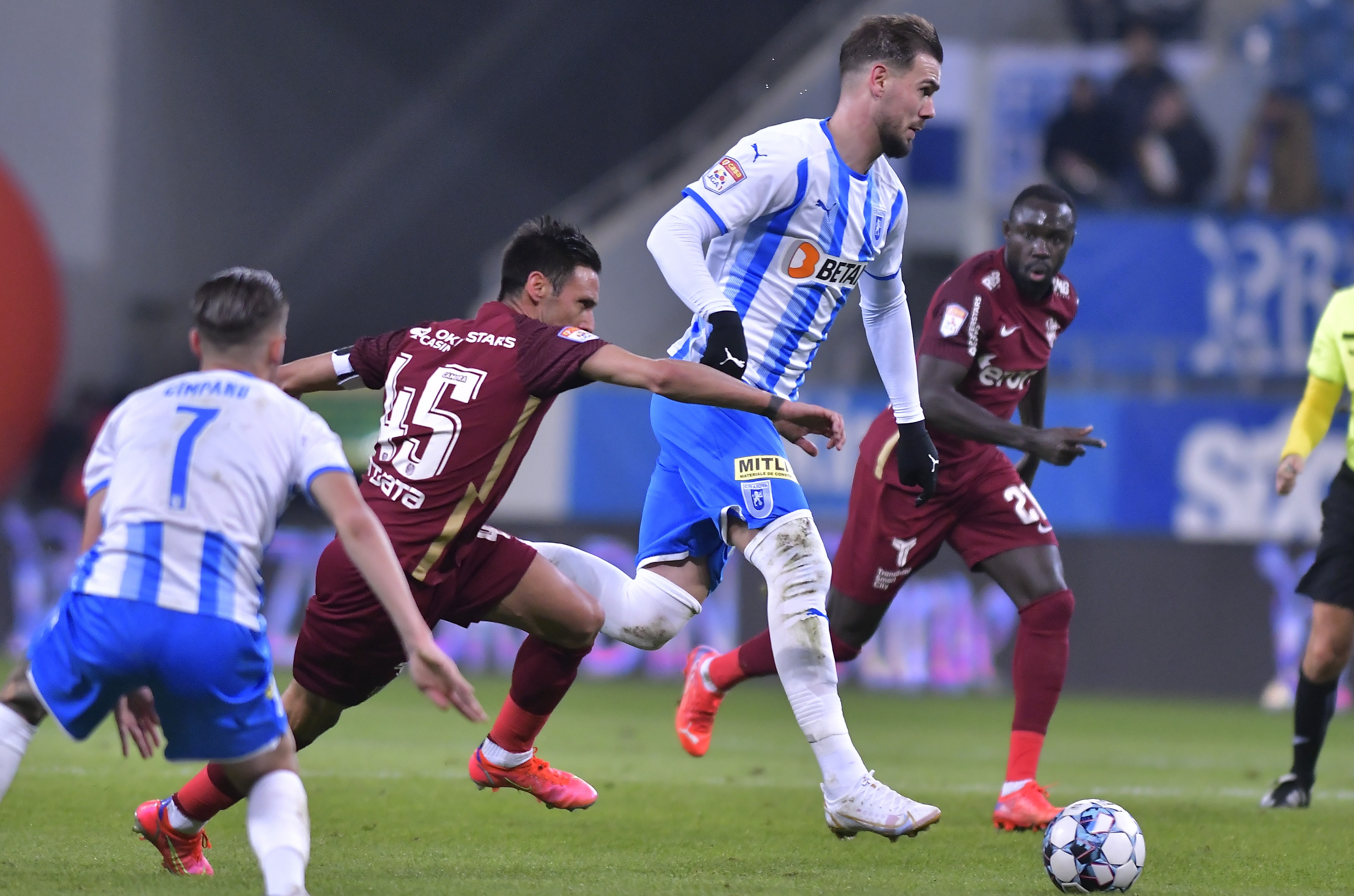 Universitatea Craiova - CFR Cluj 1-1. Dramatism total. Oltenii au egalat în minutul 90+6. Campioana, cu doi eliminați