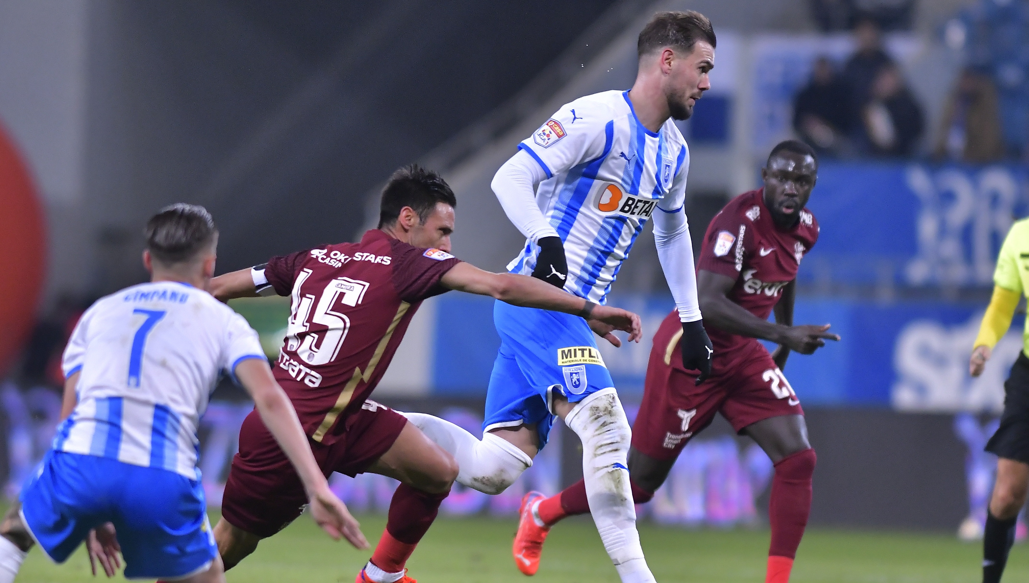 Universitatea Craiova - CFR Cluj 1-1. Dramatism total. Oltenii au egalat în minutul 90+6. Campioana, cu doi eliminați