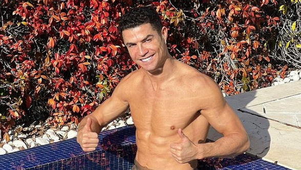 Cristiano Ronaldo ”și-a lăsat mască” un adversar: ”E atât de frumos în viața reală. Wow!”