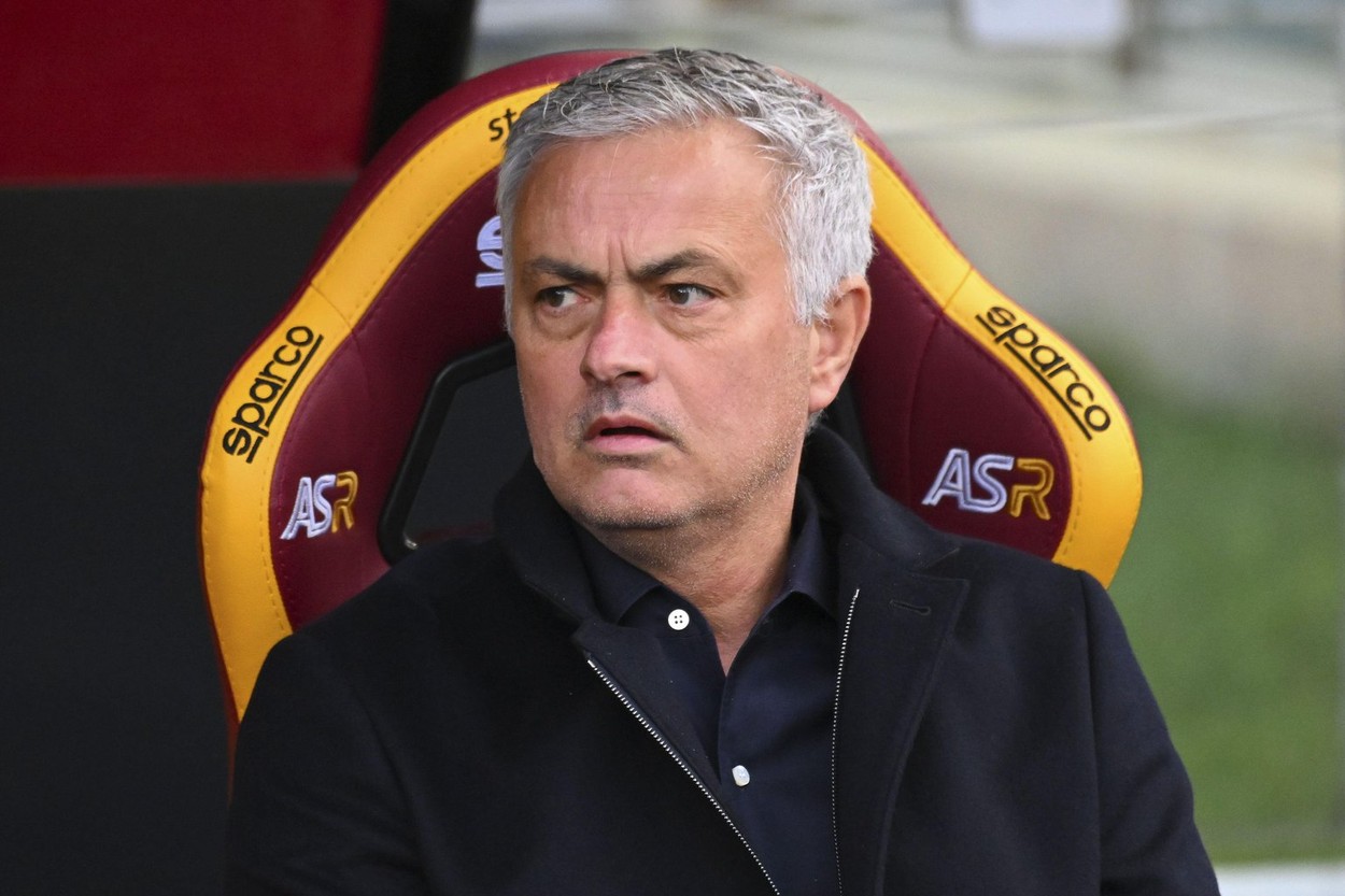 Mourinho, furios după finalul controversat din AS Roma - Genoa: "Ăsta nu e fotbal, găsiți alt nume"