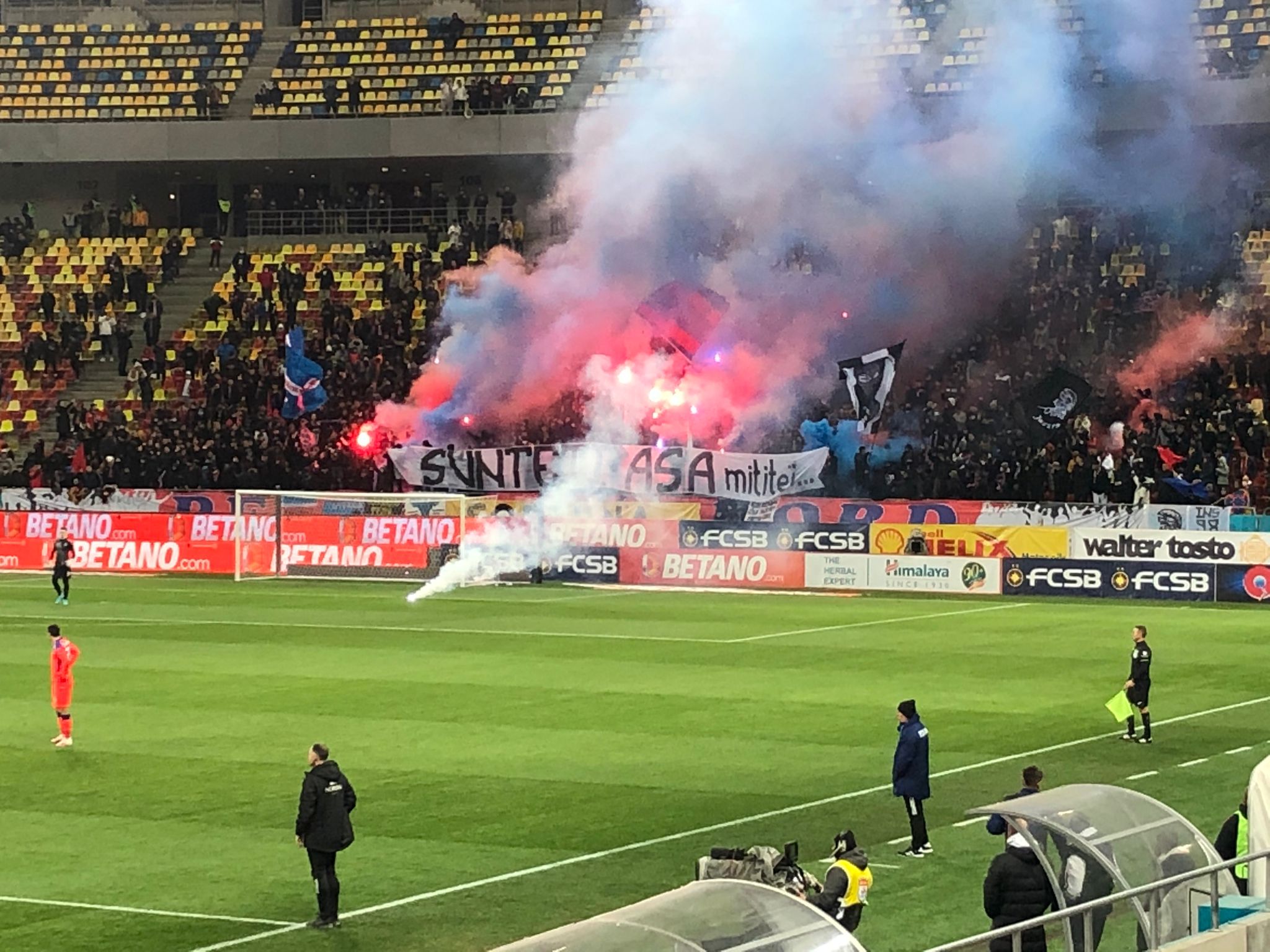 Peluza Nord, show pirotehnic la FCSB - U Craiova 1948! Cum i-a ironizat pe olteni