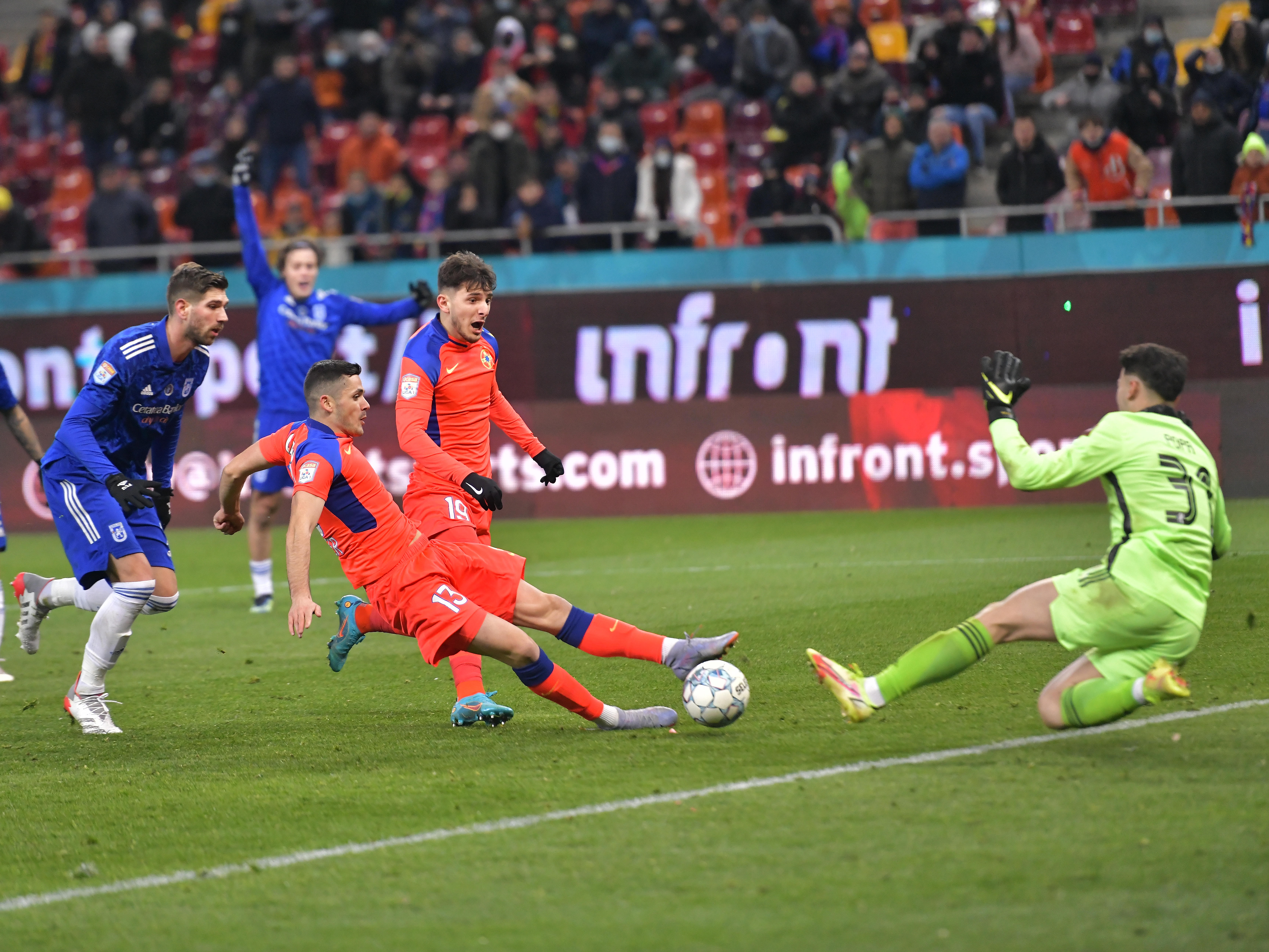 La 18 ani, portarul Robert Popa a fost omul meciului FCSB - U Craiova 1948 2-2: Asta a făcut diferența