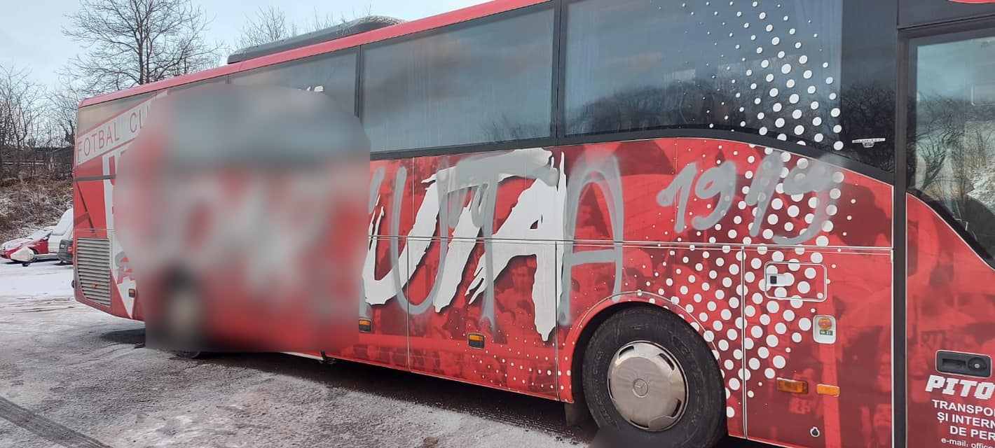 Autocarul celor de la UTA Arad a fost vandalizat la Cluj, înaintea partidei cu CFR Cluj!