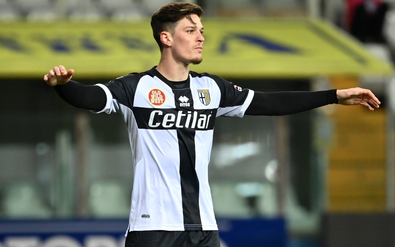 Plecarea lui Dennis Man de la Parma se complică! Alanyaspor îl va lua împrumut doar cu o singură condiție