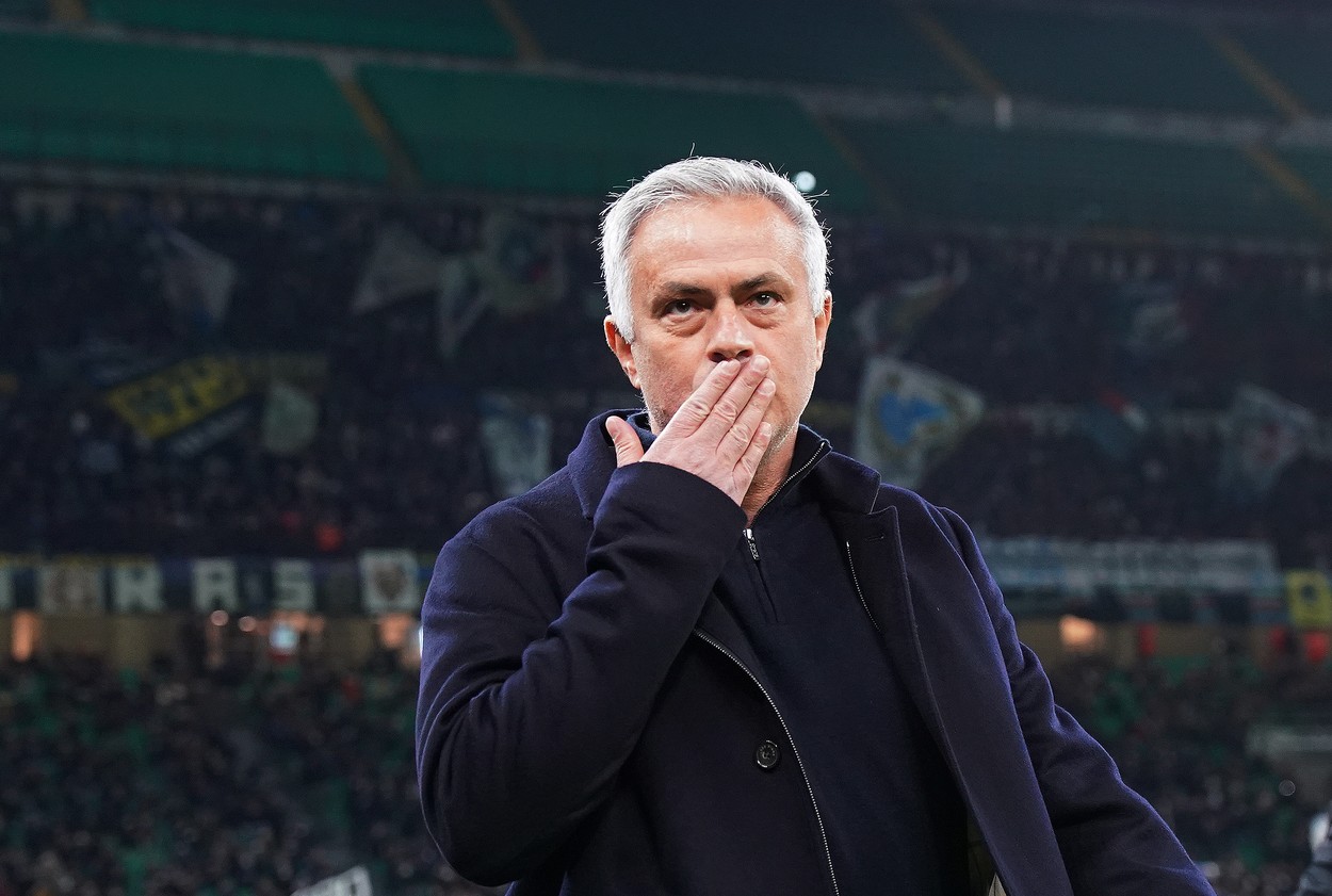 Jose Mourinho, emoționat la revenirea la Milano. Fanii lui Inter i-au scandat îndelung numele