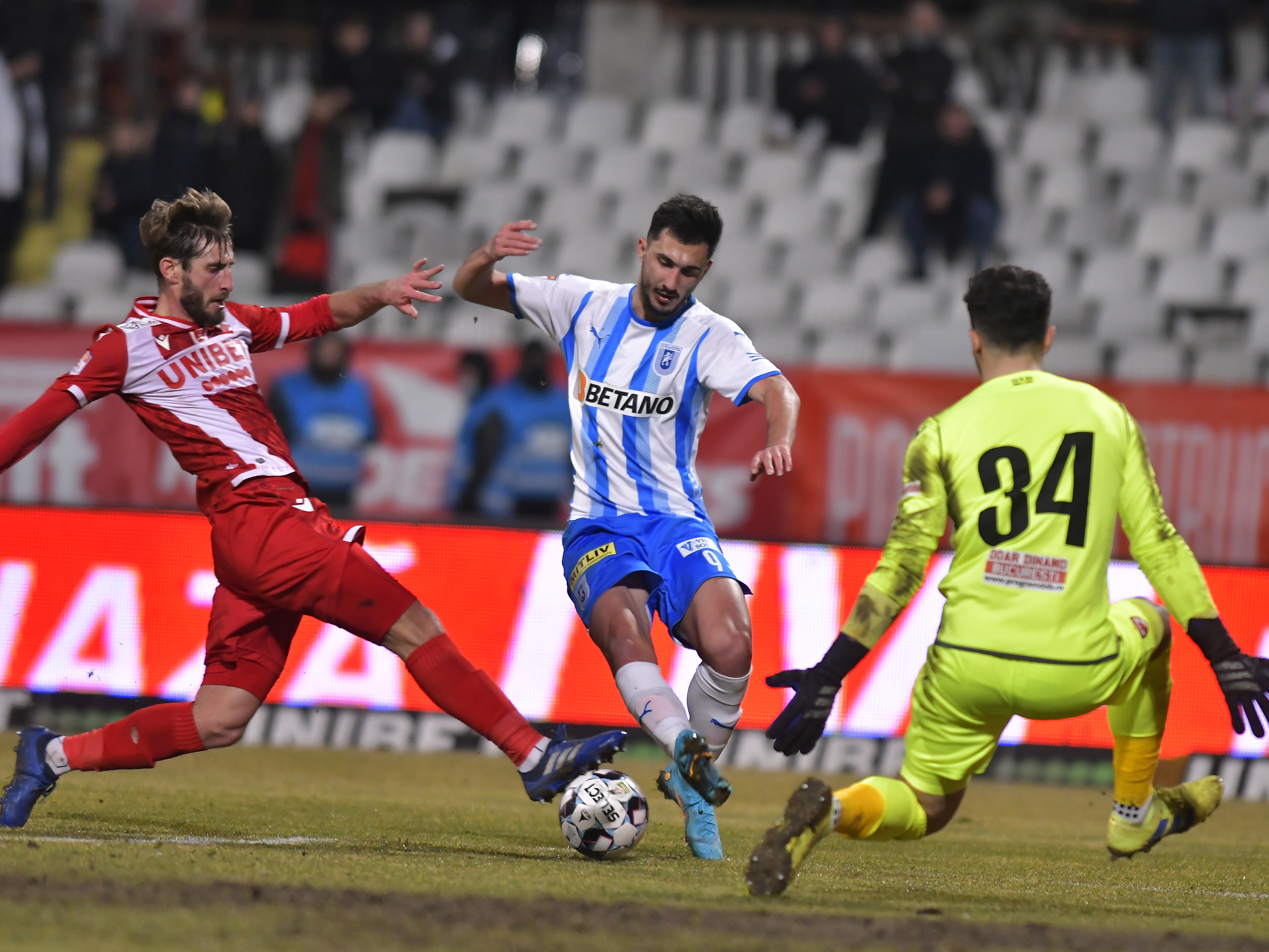 Dinamo - Universitatea Craiova 1-6. Încă o umilință istorică pentru câini! Retrogradarea e din ce în ce mai aproape