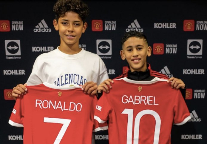 Pe urmele tatălui. Cristiano Ronaldo junior a semnat cu Manchester United