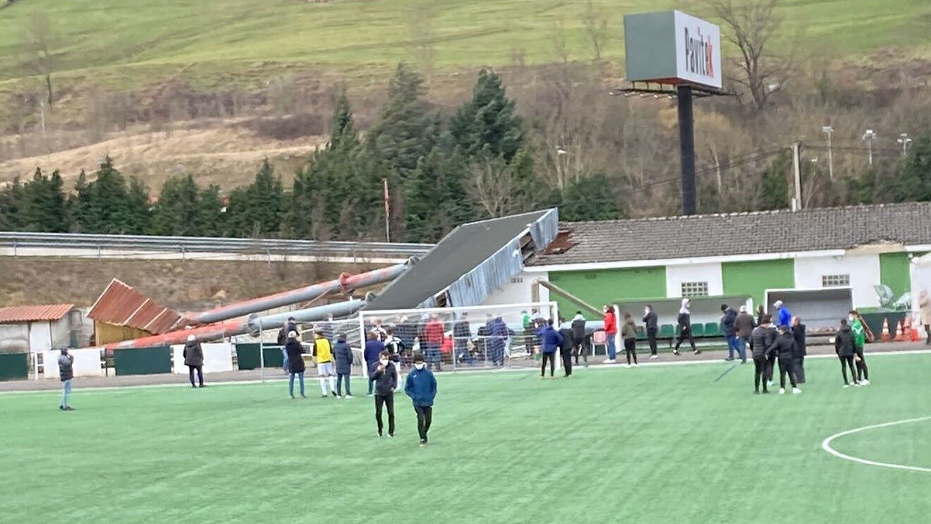 Tragedie în Spania: un stâlp a căzut în stadion și a produs victime