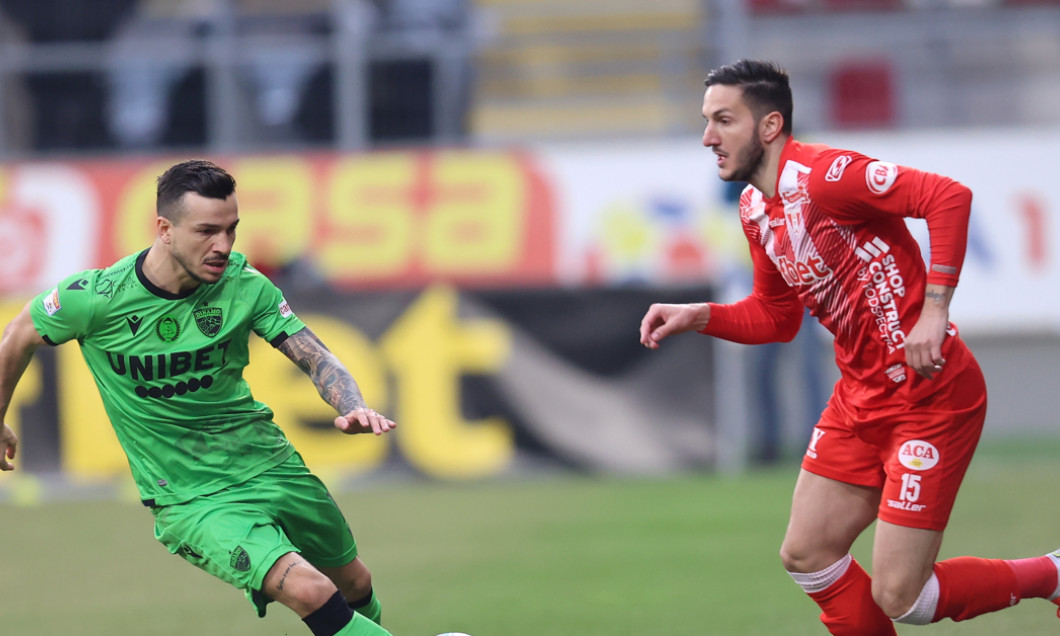 Cosmin Matei, în UTA - Dinamo / Foto: Sport Pictures