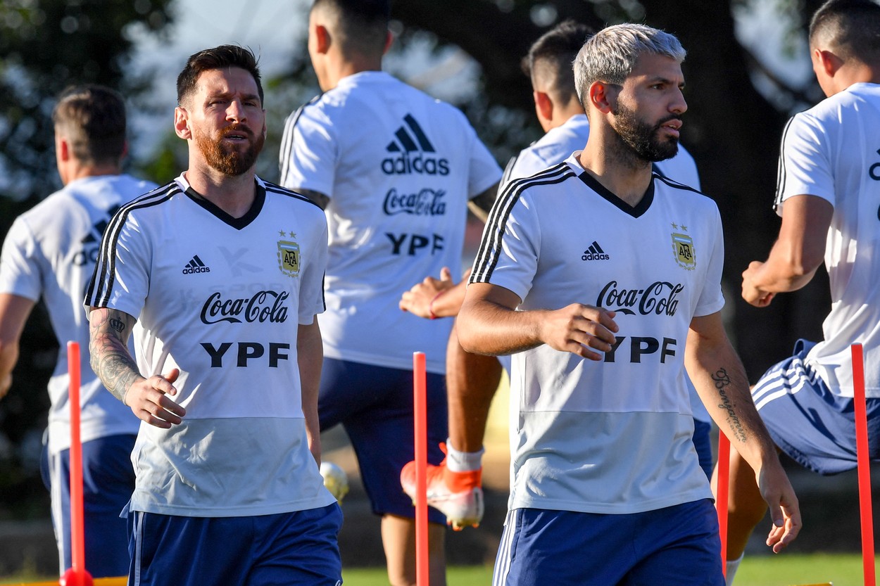 Kun Aguero îi ia apărarea lui Messi: ”Presa franceză îl ucide. Leo e cu cinci clase peste restul”