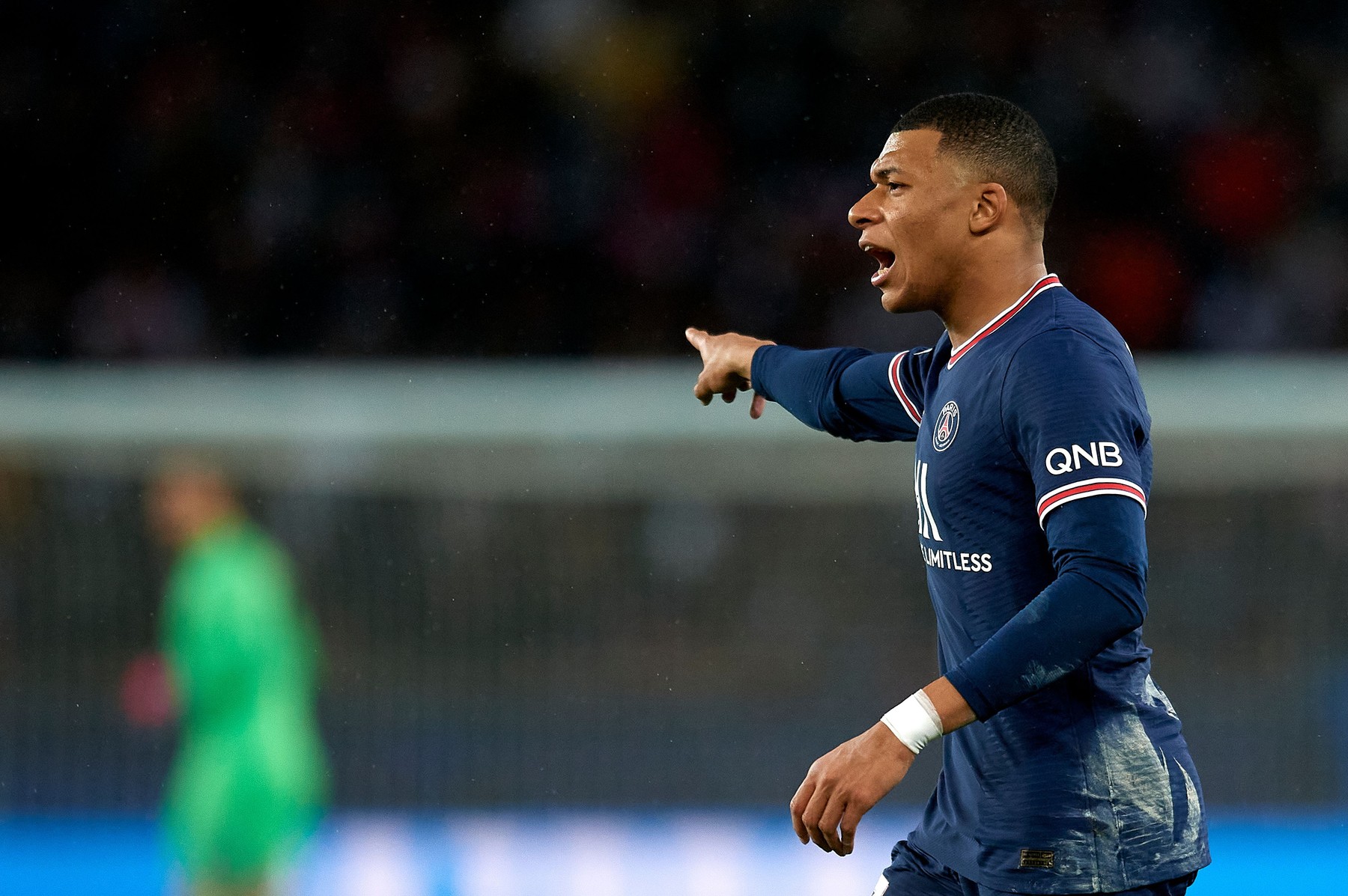 Emmanuel Macron vrea să îl convingă personal pe Kylian Mbappe să rămână la PSG! Cine a mai intervenit